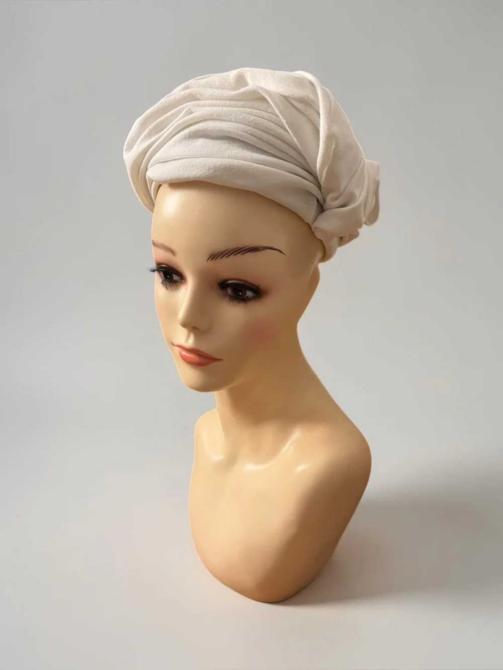 Vintage Agnes off-white draped stretch turban with a neatly wrapped crown design
